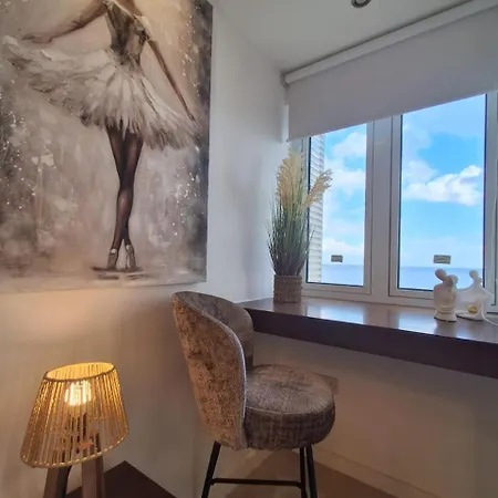 아파트 Lazuli Sea View Beachfront Nr 305 라르나카