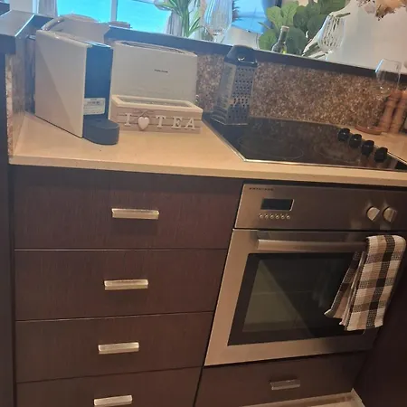 Lazuli Sea View Beachfront Nr 305 아파트 라르나카