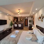 Lazuli Sea View Beachfront Nr 305 拉纳卡