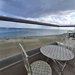 公寓 Lazuli Sea View Beachfront Nr 305 拉纳卡