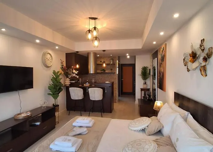 Lazuli Sea View Beachfront Nr 305 Larnaca