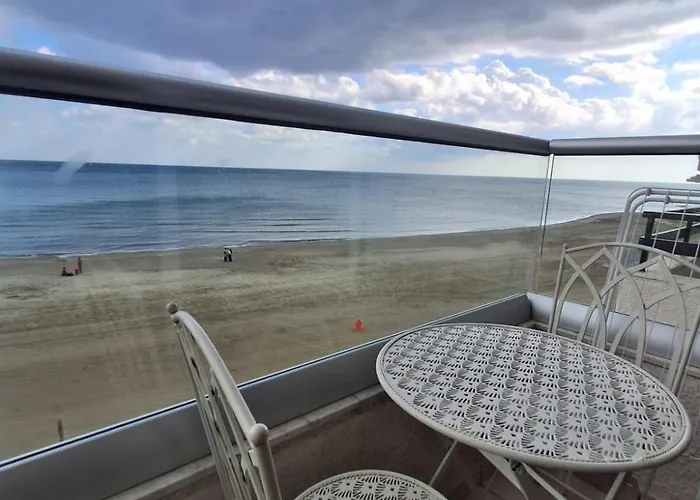 Apartamento Lazuli Sea View Beachfront Nr 305 Larnaca